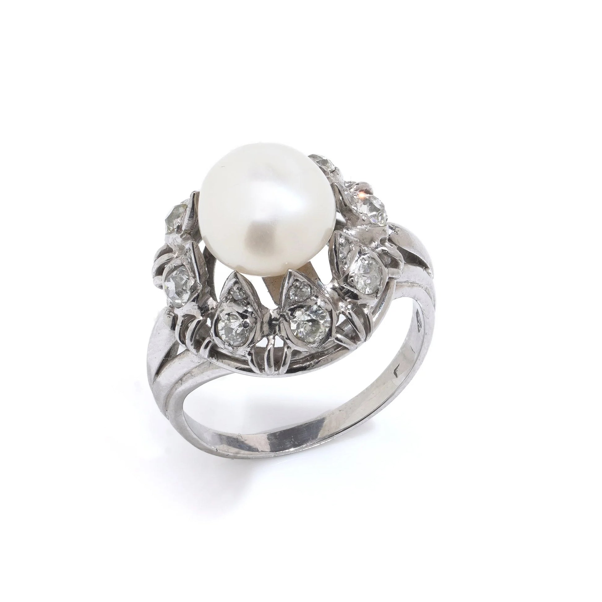 Art Deco 18 Carat Gold South Sea Cultured Pearl And Diamond Ring