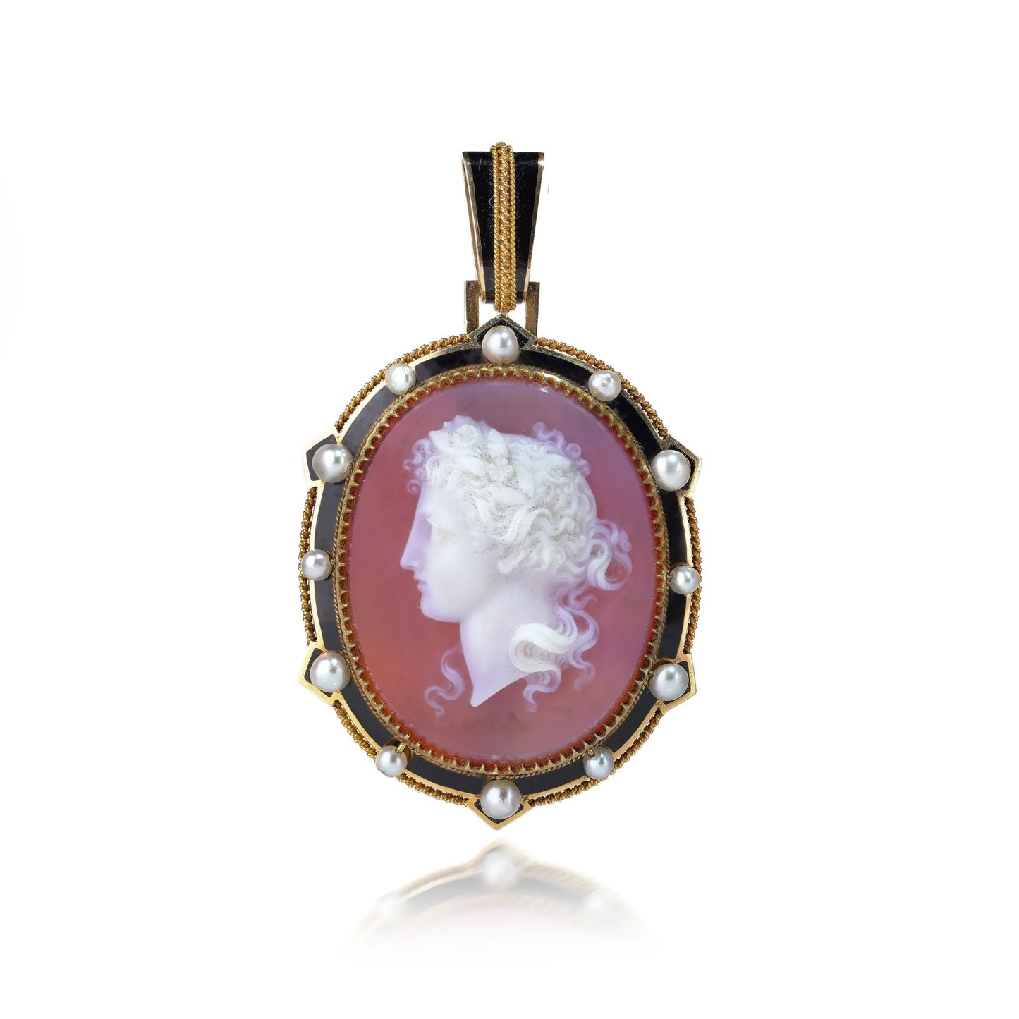A cameo pendant in yellow gold with pearls and black enamel details