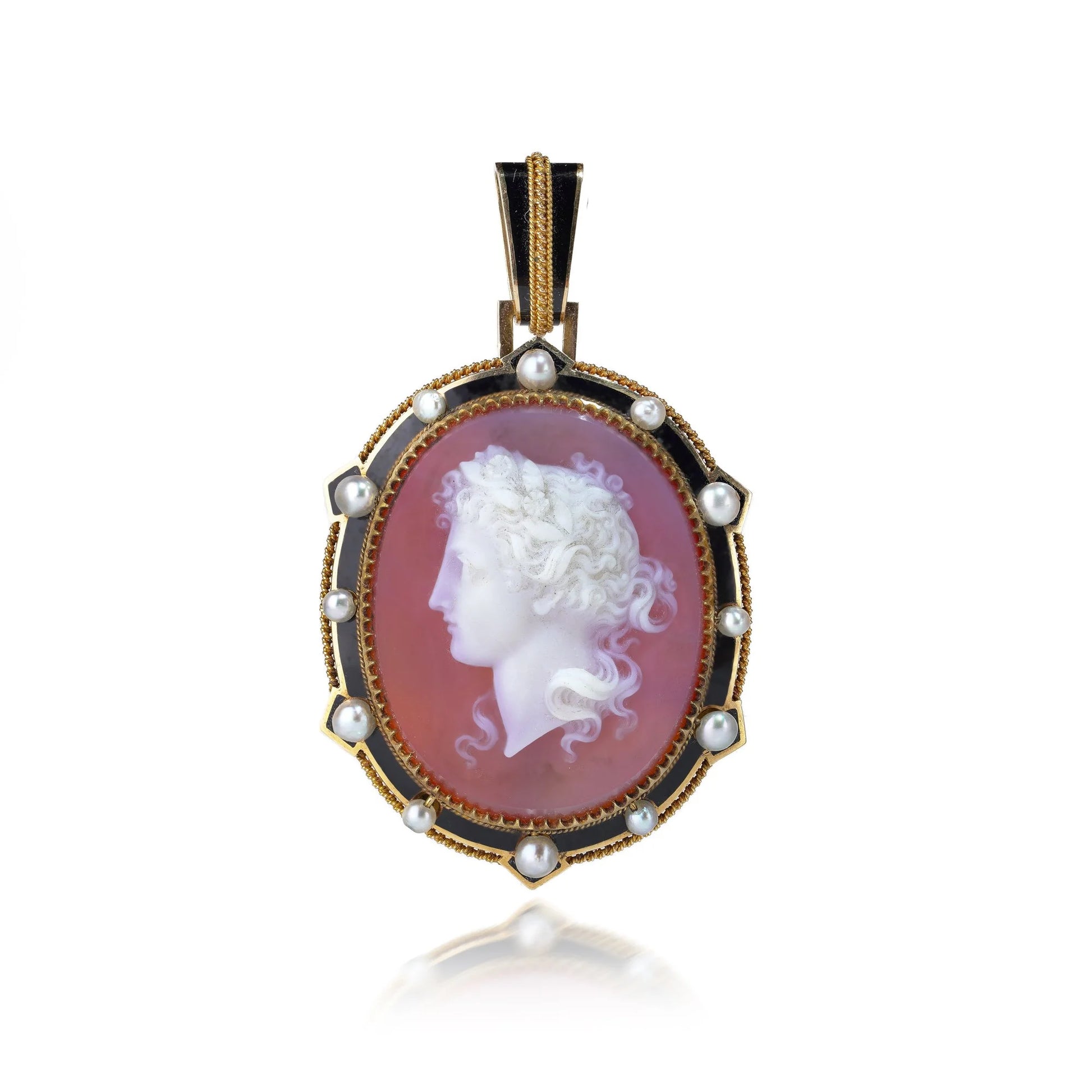 A cameo pendant in yellow gold with pearls and black enamel details