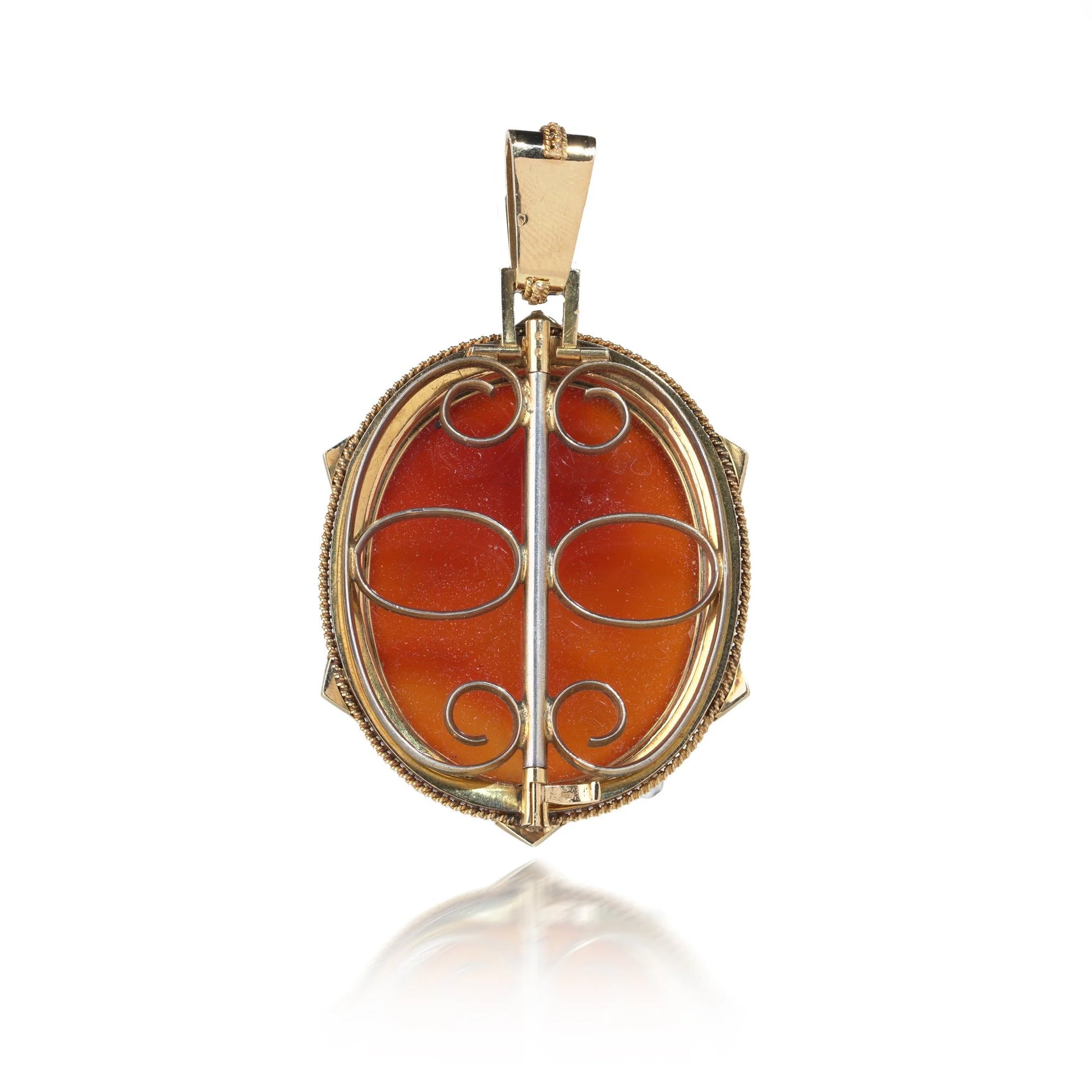 A cameo pendant in yellow gold with pearls and black enamel details