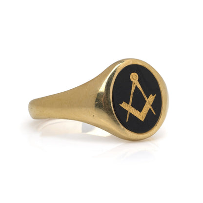 A yellow gold signet ring with an oval onyx masonic plaque