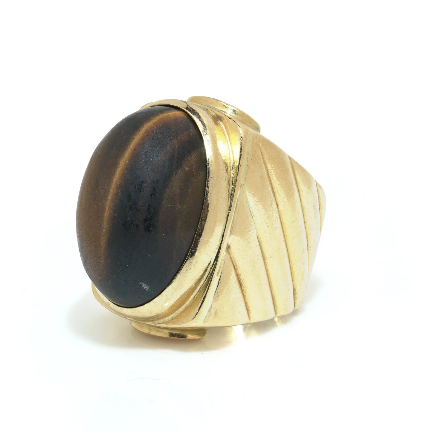 A yellow gold ring with an oval cabochon cut tiger's eye