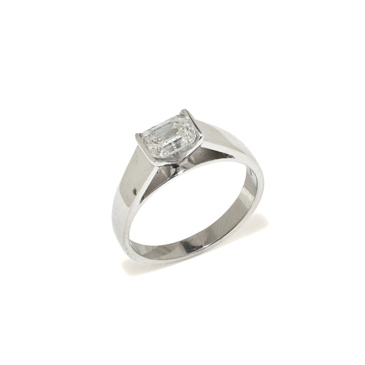 18 ct White Gold Emerald Cut Diamond Engagement Ring