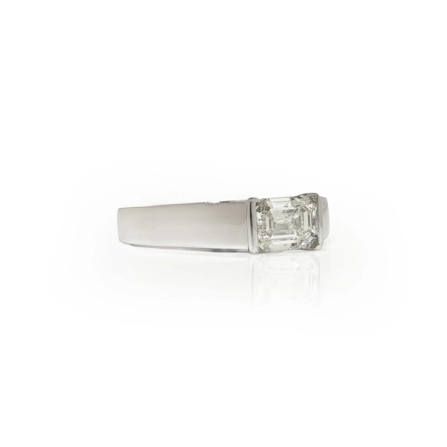18KT White Gold Emerald Cut Diamond Ring