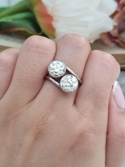 Art Deco Old European Cut Diamond Toi et Moi Engagement Ring in Platinum