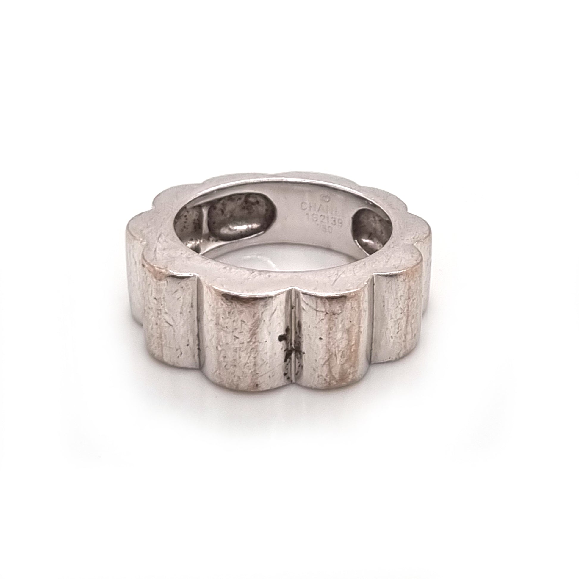 Vintage Chanel 18ct White Gold Ribbed Ring