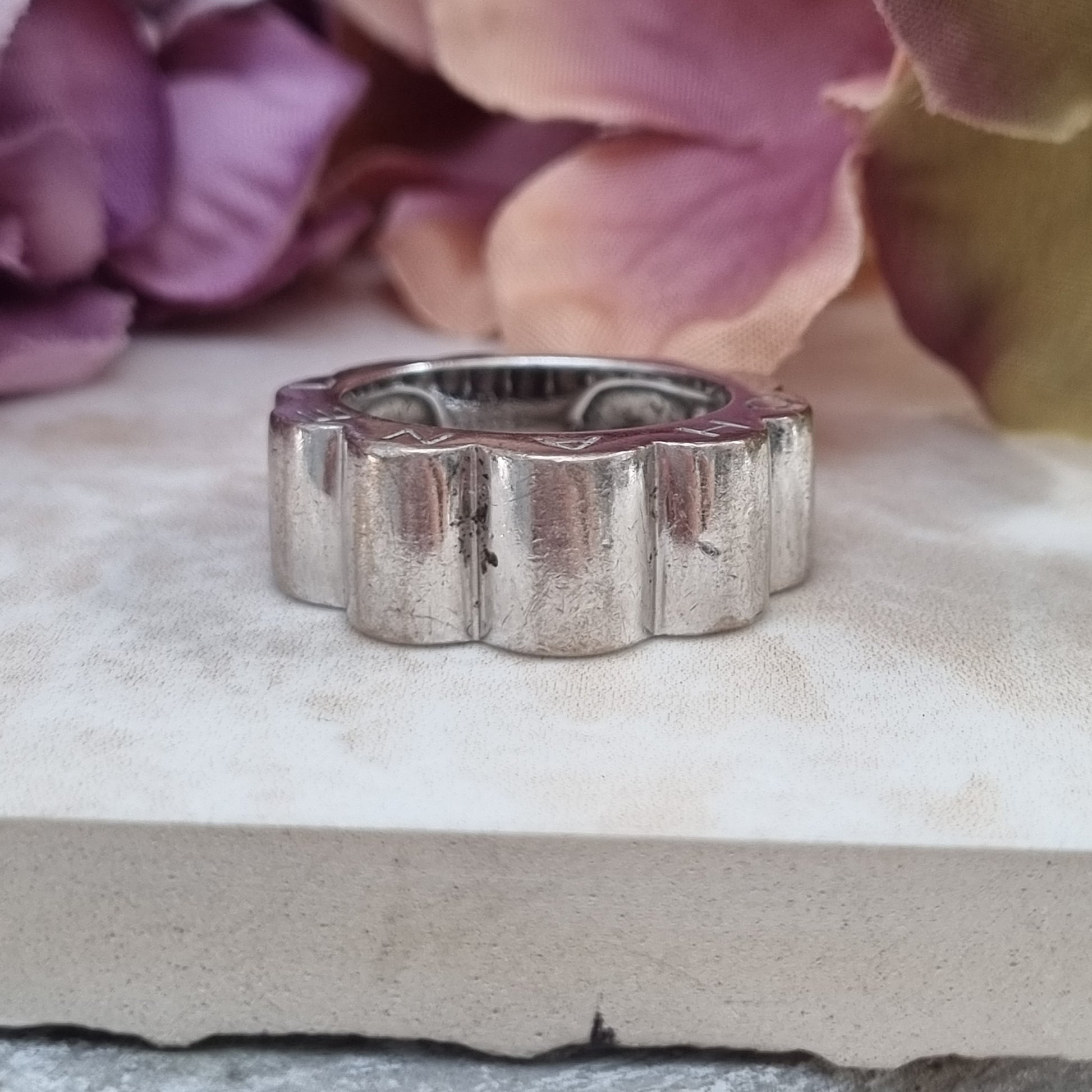 Vintage Chanel 18ct White Gold Ribbed Ring