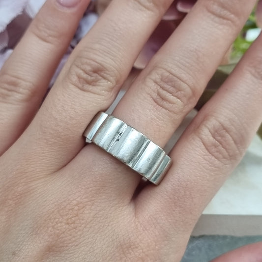 Vintage Chanel 18ct White Gold Ribbed Ring