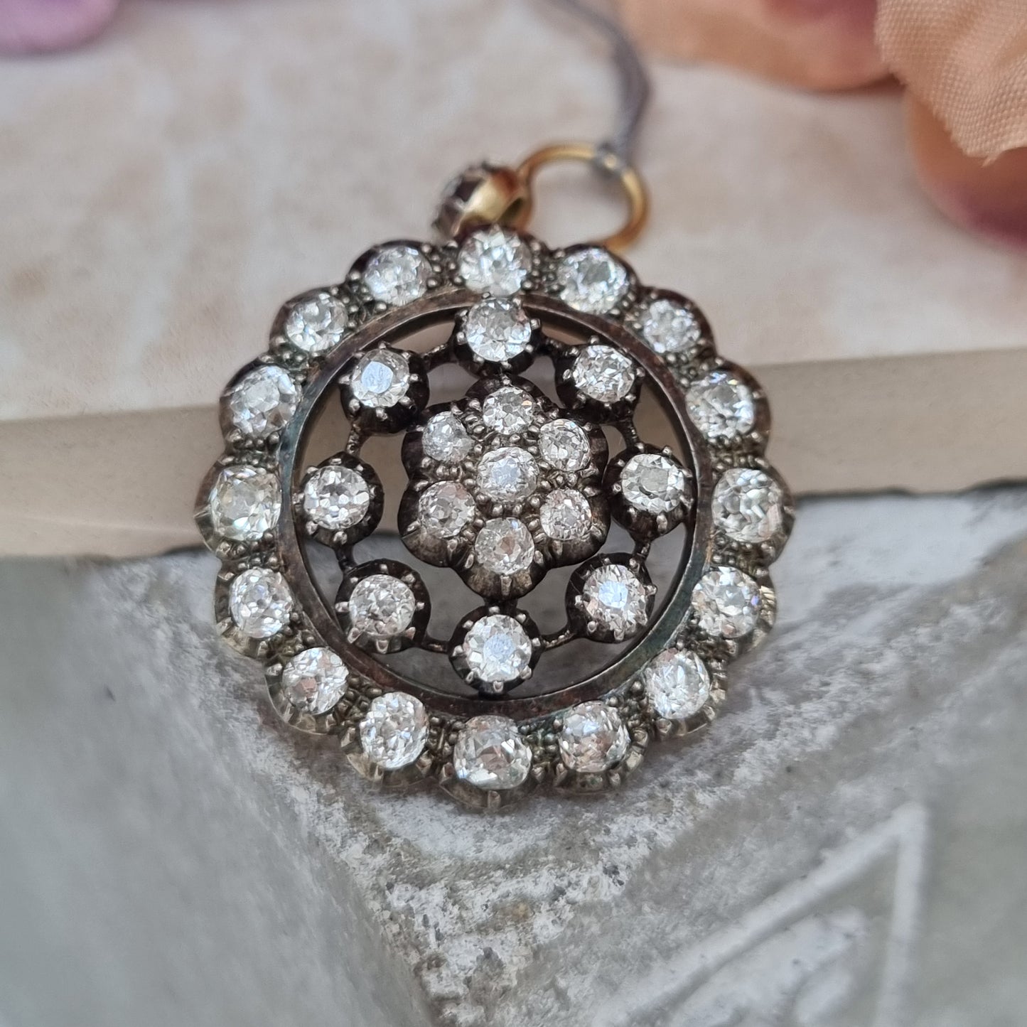 Antique 3cts Old Cut Diamond Pendant come Brooch