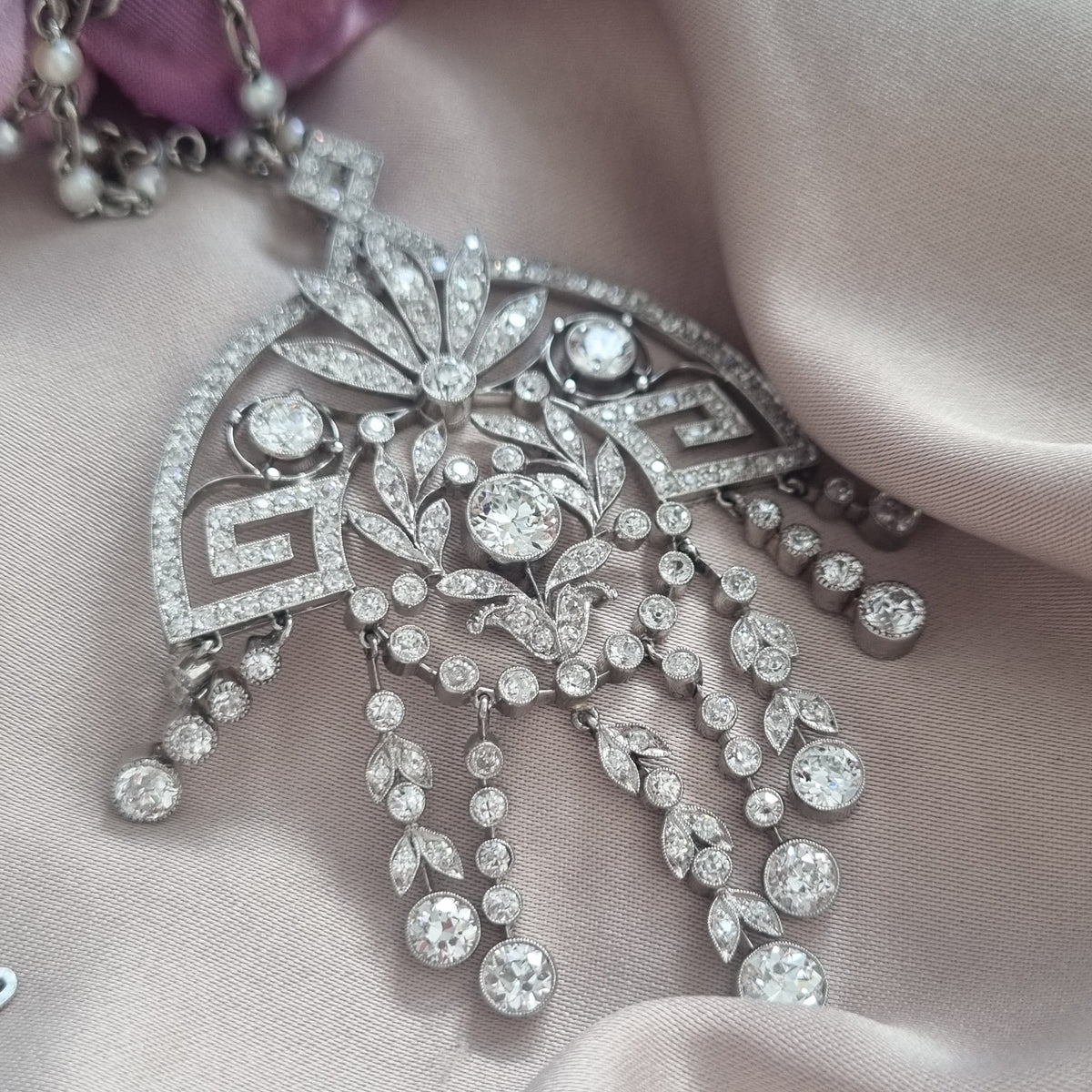 Antique Vintage Art Deco 5cts Diamond Fridge Pendant Necklace come Brooch on Natural Pearl and Platinum Chain
