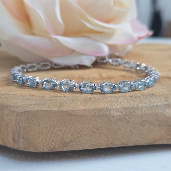 9.64ct Oval Aquamarine and Diamond Line Bracelet