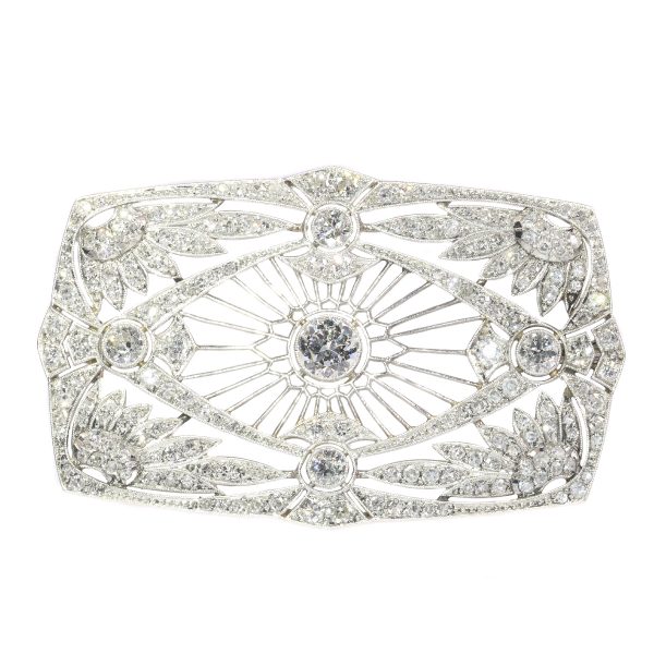 Vintage Art Deco diamond brooch set with 5.33cts, Platinum