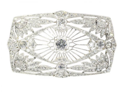 Vintage Art Deco diamond brooch set with 5.33cts, Platinum