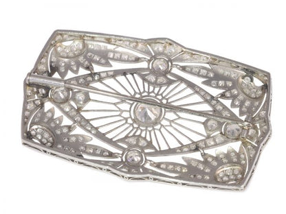 Vintage Art Deco diamond brooch set with 5.33cts, Platinum