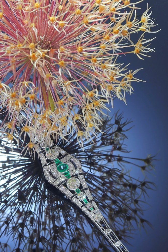 Vintage Art Deco 6.93 Carat Old Cut Diamond, Onyx And Emerald Bracelet In Platinum