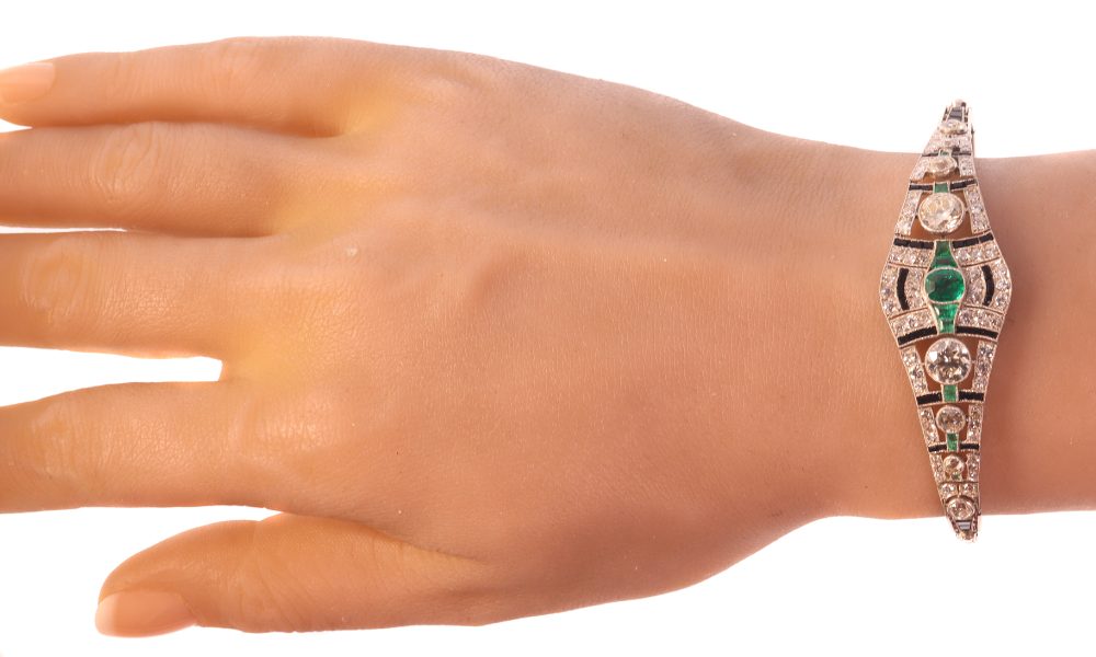 Vintage Art Deco 6.93 Carat Old Cut Diamond, Onyx And Emerald Bracelet In Platinum