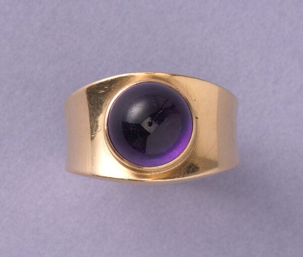 Vintage Georg Jensen Cabochon Cut Amethyst and 18ct Yellow Gold Ring, Signed and numbered Georg Jensen, 1124. Denmark, Circa 1967