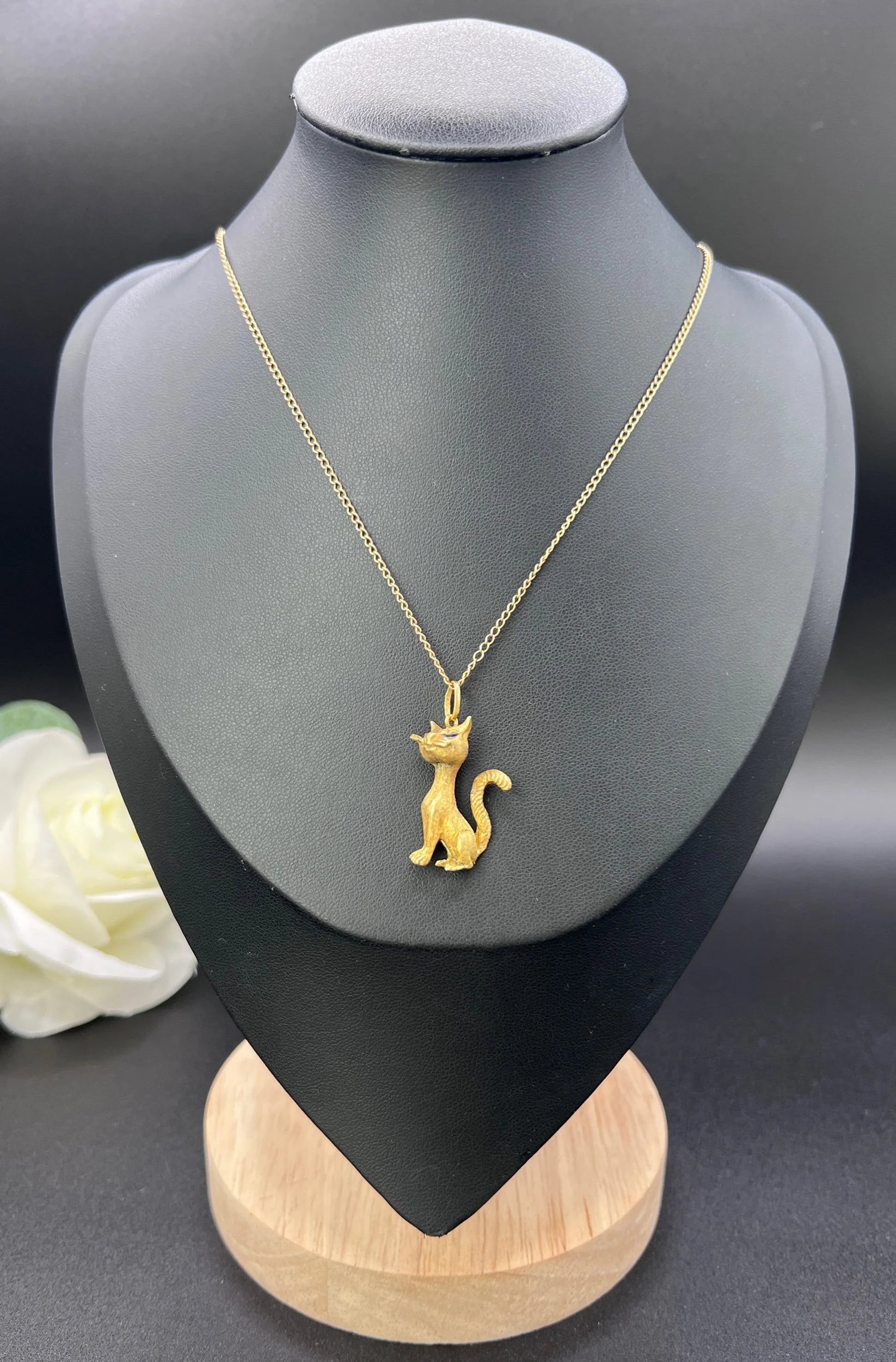 Antique 18 ct Yellow Gold, Edwardian Cat Pendant