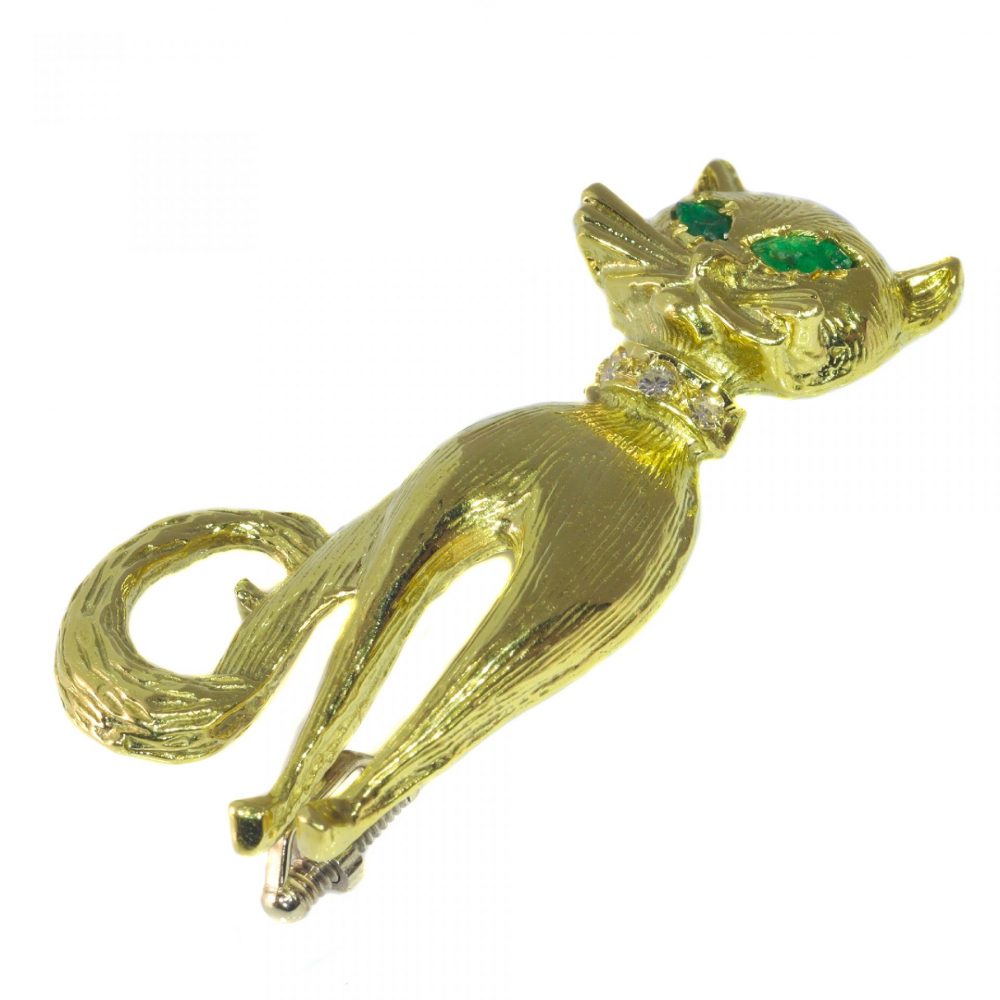 Vintage 18ct Yellow Gold Cat Brooch with Emerald Eyes and Diamond Collar, Circa 1960s