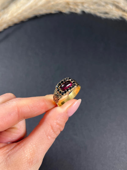 Antique 15 ct Gold, Georgian Onyx, Garnet And Enamel Mourning Ring