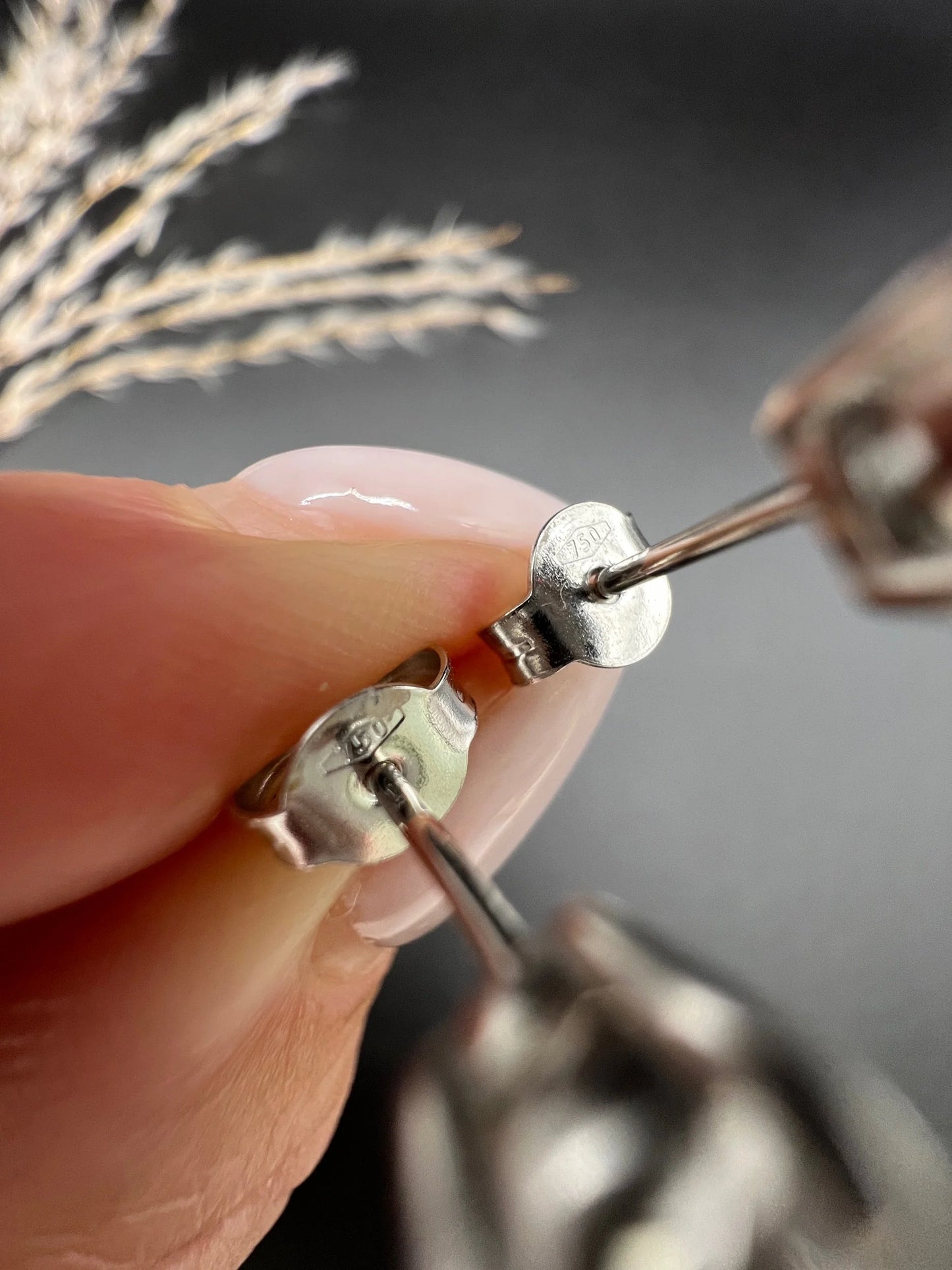 Vintage 18 Carat White Gold 0.80 Carats Diamond Stud Earrings, Circa 1930