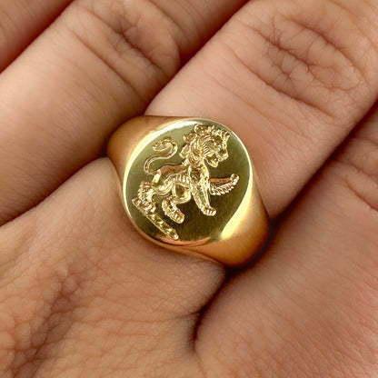 Vintage Yellow Gold Heraldic Lion Rampant Intaglio Signet Ring