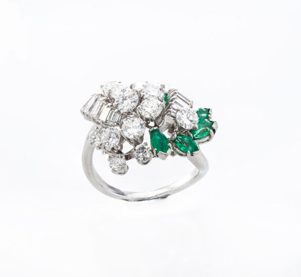 Vintage 1970s Abstract 4.00ct Diamond and Emerald Asymmetrical Floral Cluster Ring, in 18ct white gold