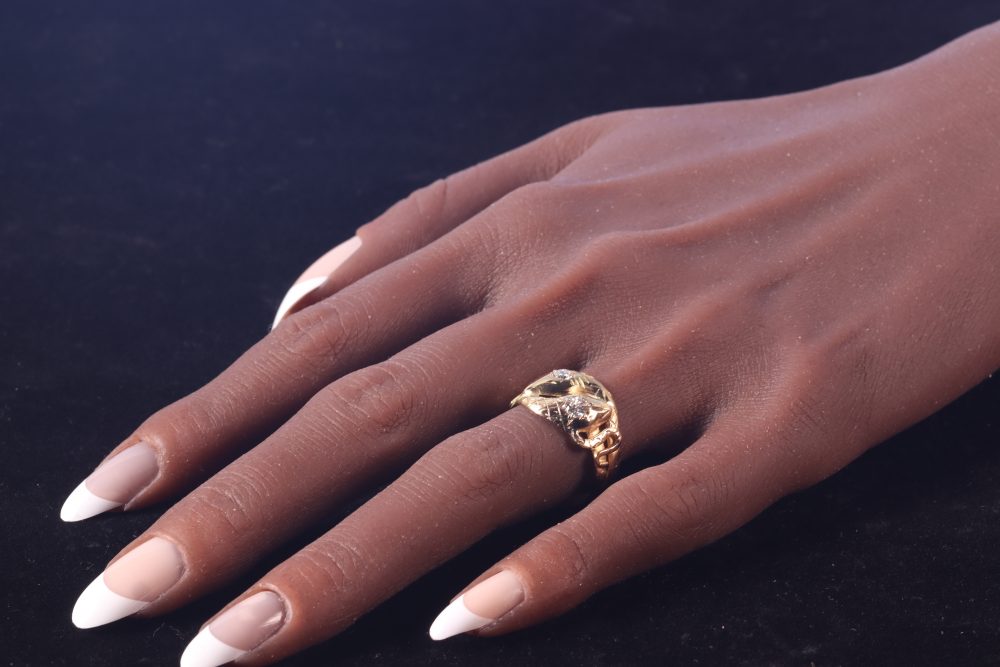 Antique serpent diamond ring in gold.