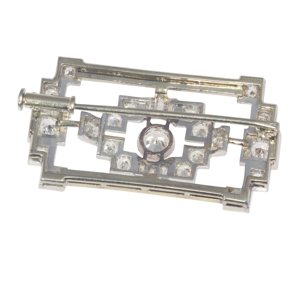 Vintage diamond brooch in platinum and white gold.