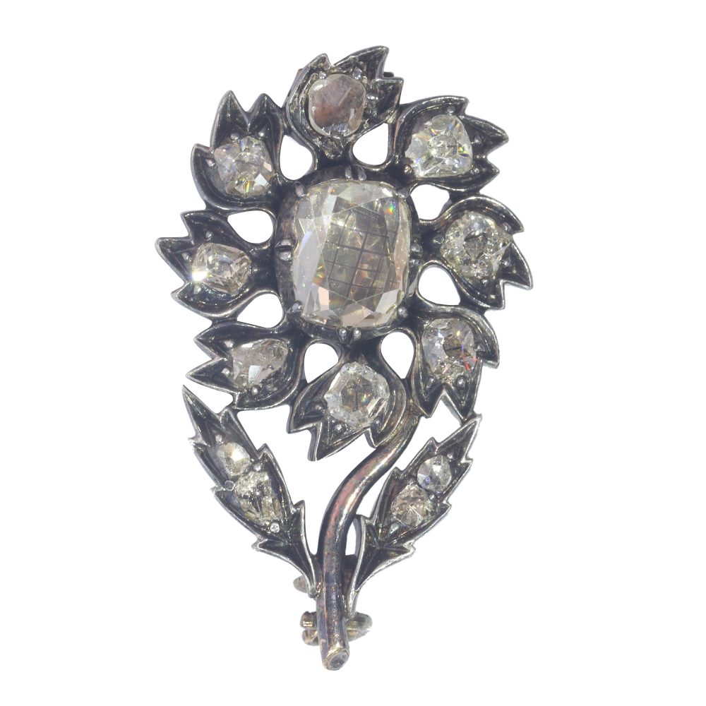 Antique diamond brooch in silver and rose gold.
