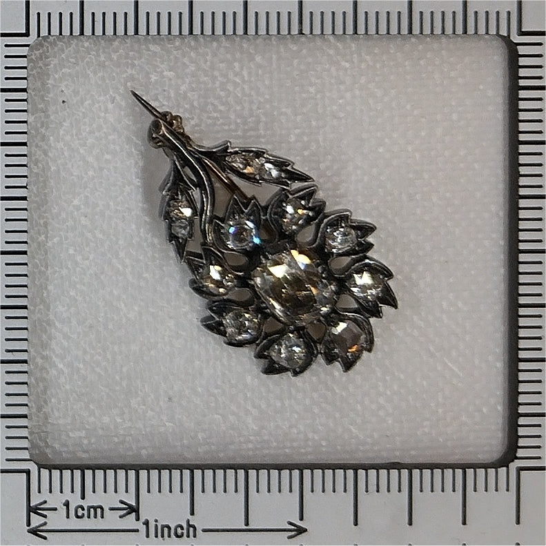 Antique 1.0 Carat Diamond Flower Brooch In Silver And 18 Carat Rose Gold