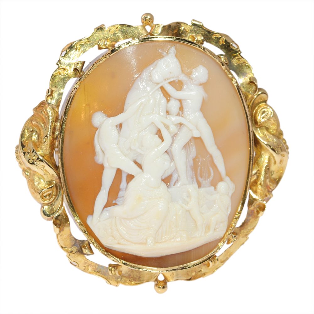 Antique Victorian Gold Farnese Bull Cameo Brooch