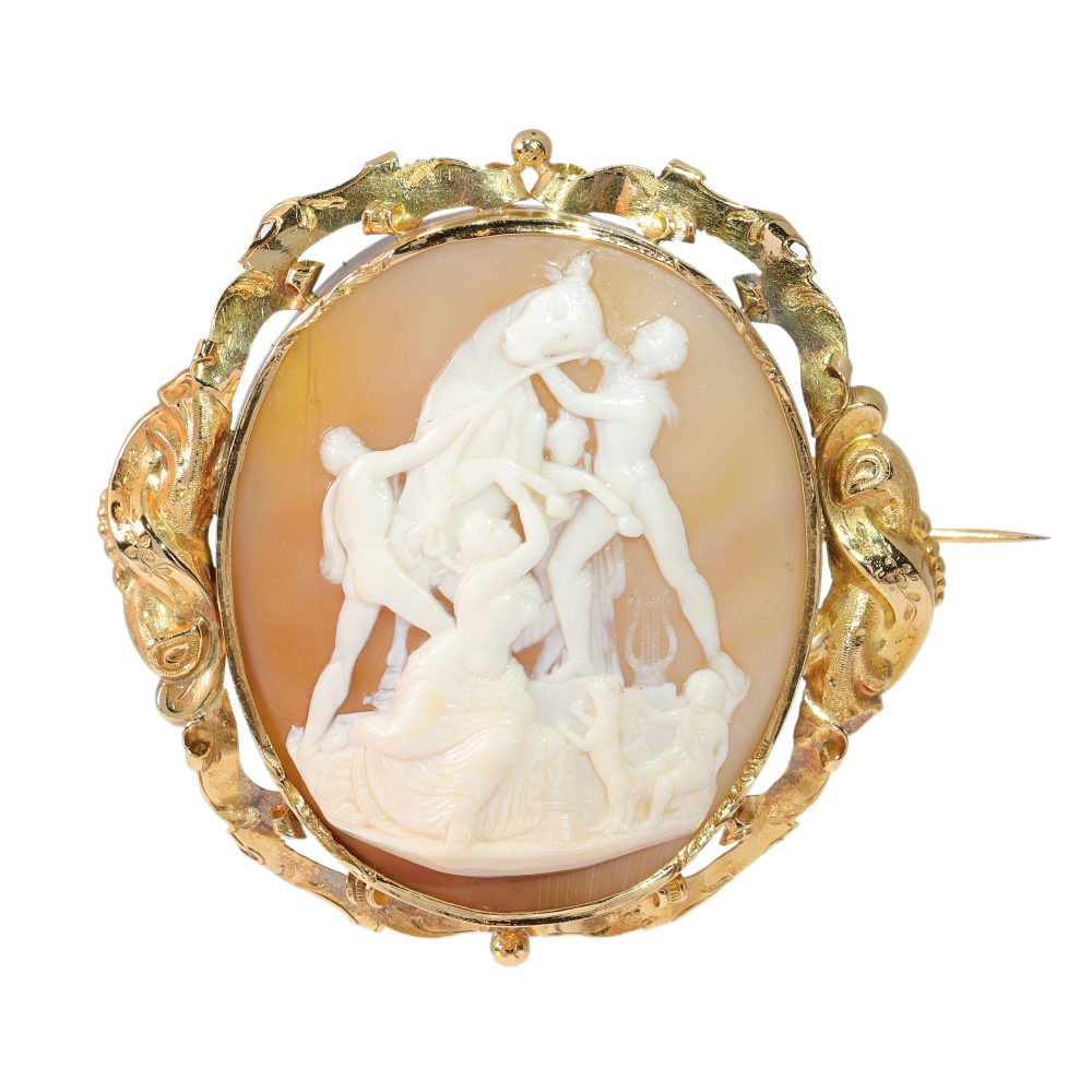 Antique Victorian Gold Farnese Bull Cameo Brooch