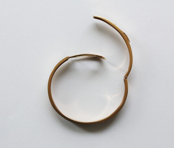 Antique Victorian 18ct Gold Buckle Bracelet; French 19th century gold bracelet with a buckle design, crafted from 18ct yellow gold