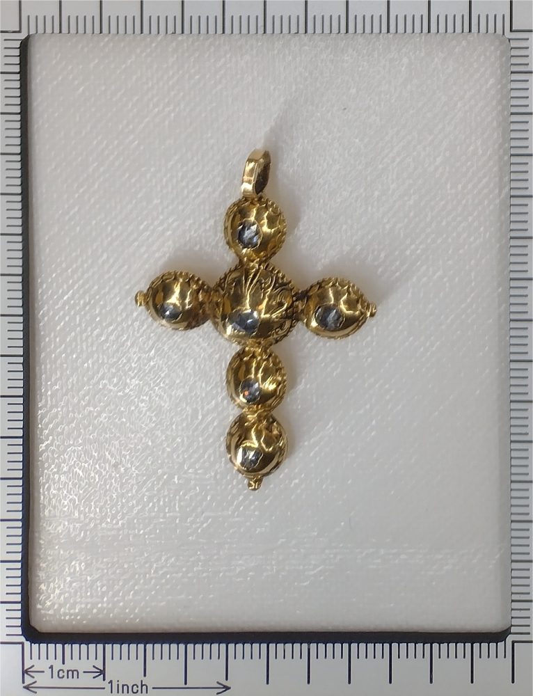 Baroque 18 Carat Yellow Gold Cisel√© Diamond Cross Pendant