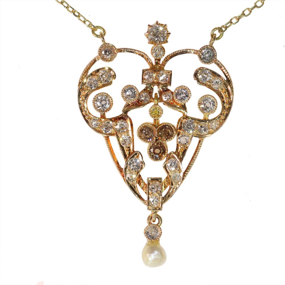 Victorian diamond pendant in gold.