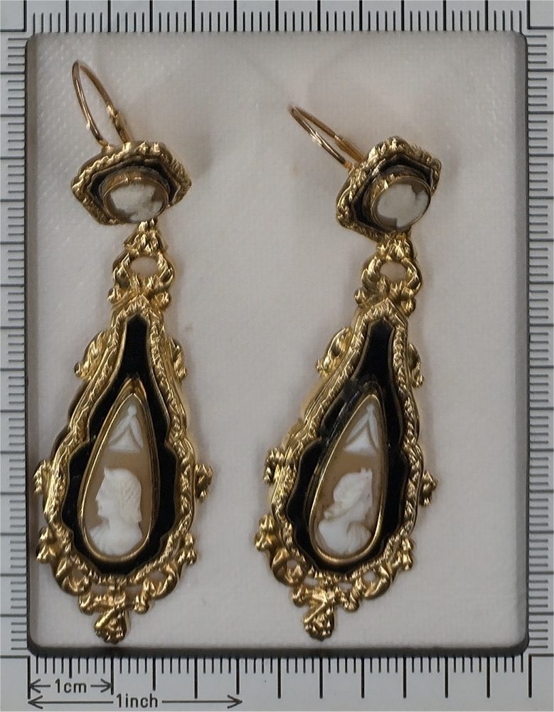 Victorian Cameo Earrings In Yellow Gold With Black Enamel