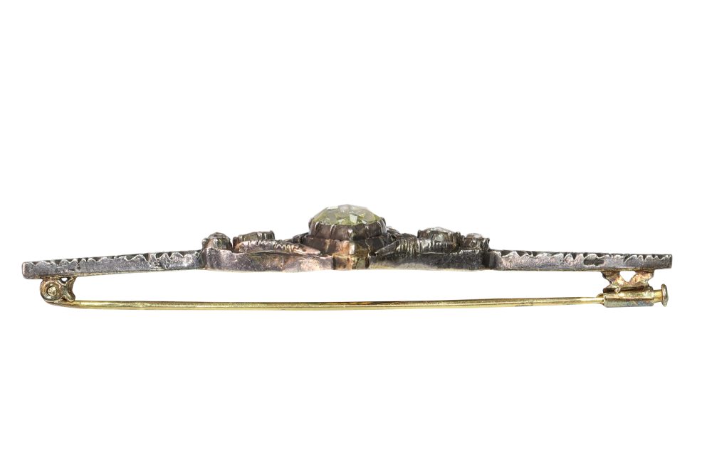 Diamond Bar Brooch In Yellow Gold With Crowned Heart Motif