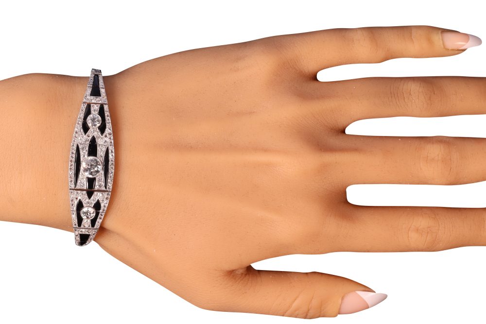 Antique Art Deco Old Cut Diamond And Onyx Bracelet In Platinum