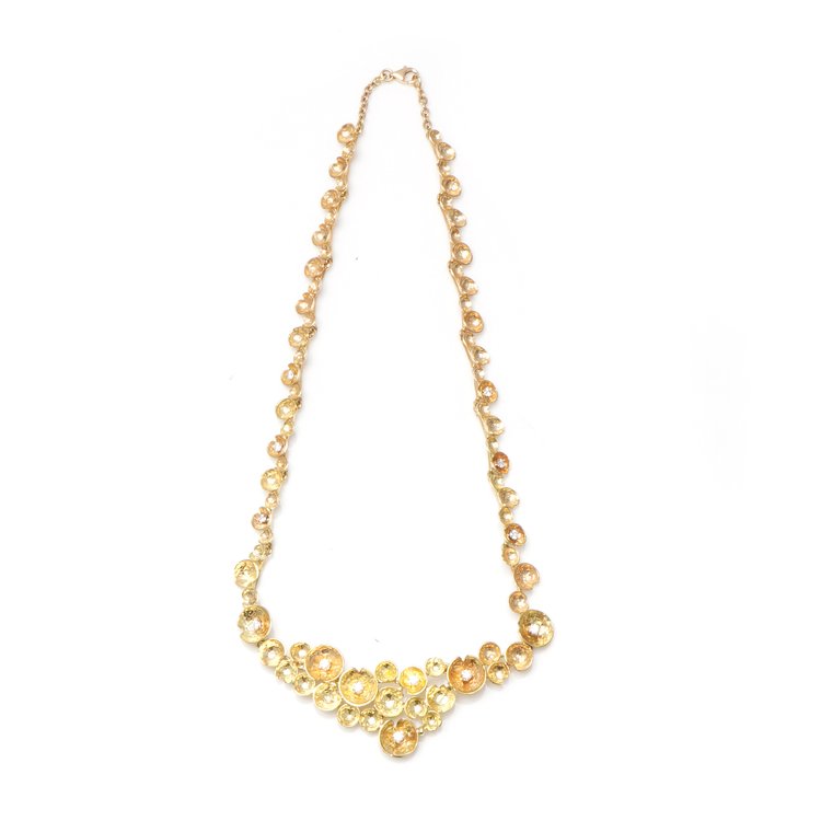 Vintage 18ct Yellow Gold Floral Necklace with Diamonds; comprised of circular hammered gold flowers set with 0.91cts brilliant-cut diamonds