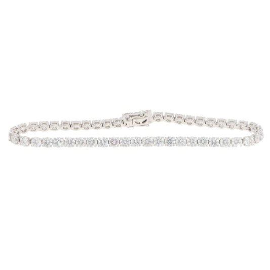 Diamond tennis bracelet in white gold.