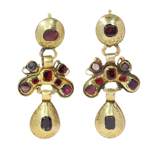 A pair of Iberian drop earrings in yellow gold with garnets