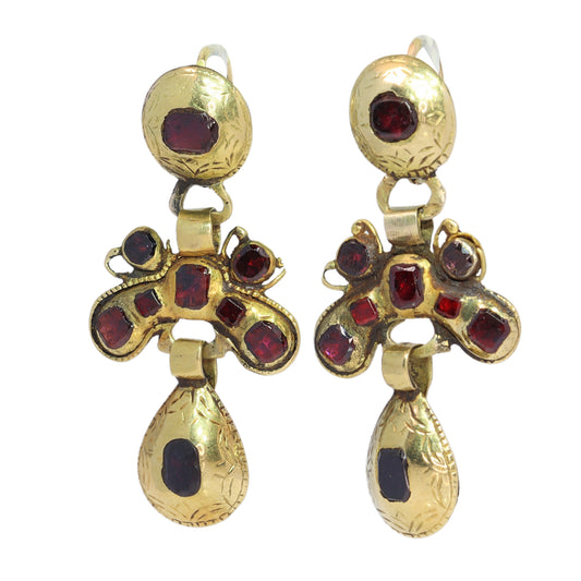 A pair of Iberian drop earrings in yellow gold with garnets