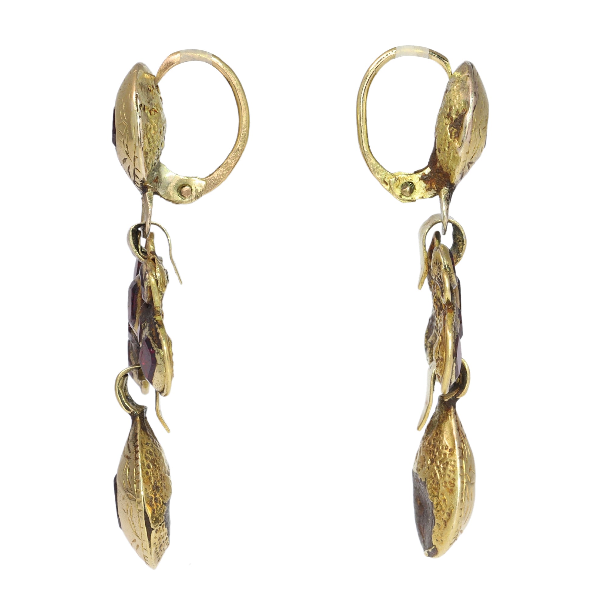 A pair of Iberian drop earrings in yellow gold with garnets