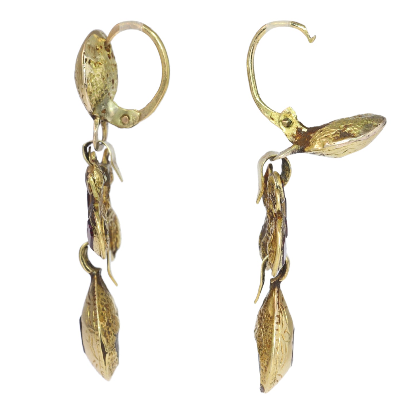 A pair of Iberian drop earrings in yellow gold with garnets