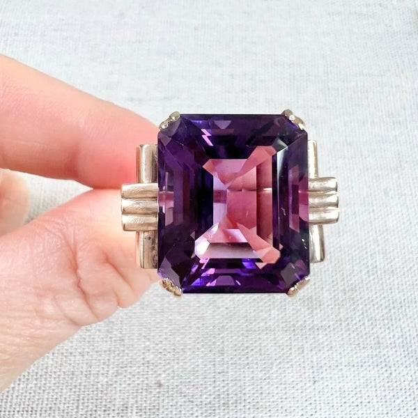 Vintage 14 Carat Yellow Gold Large Amethyst Cocktail Ring, Circa 1940