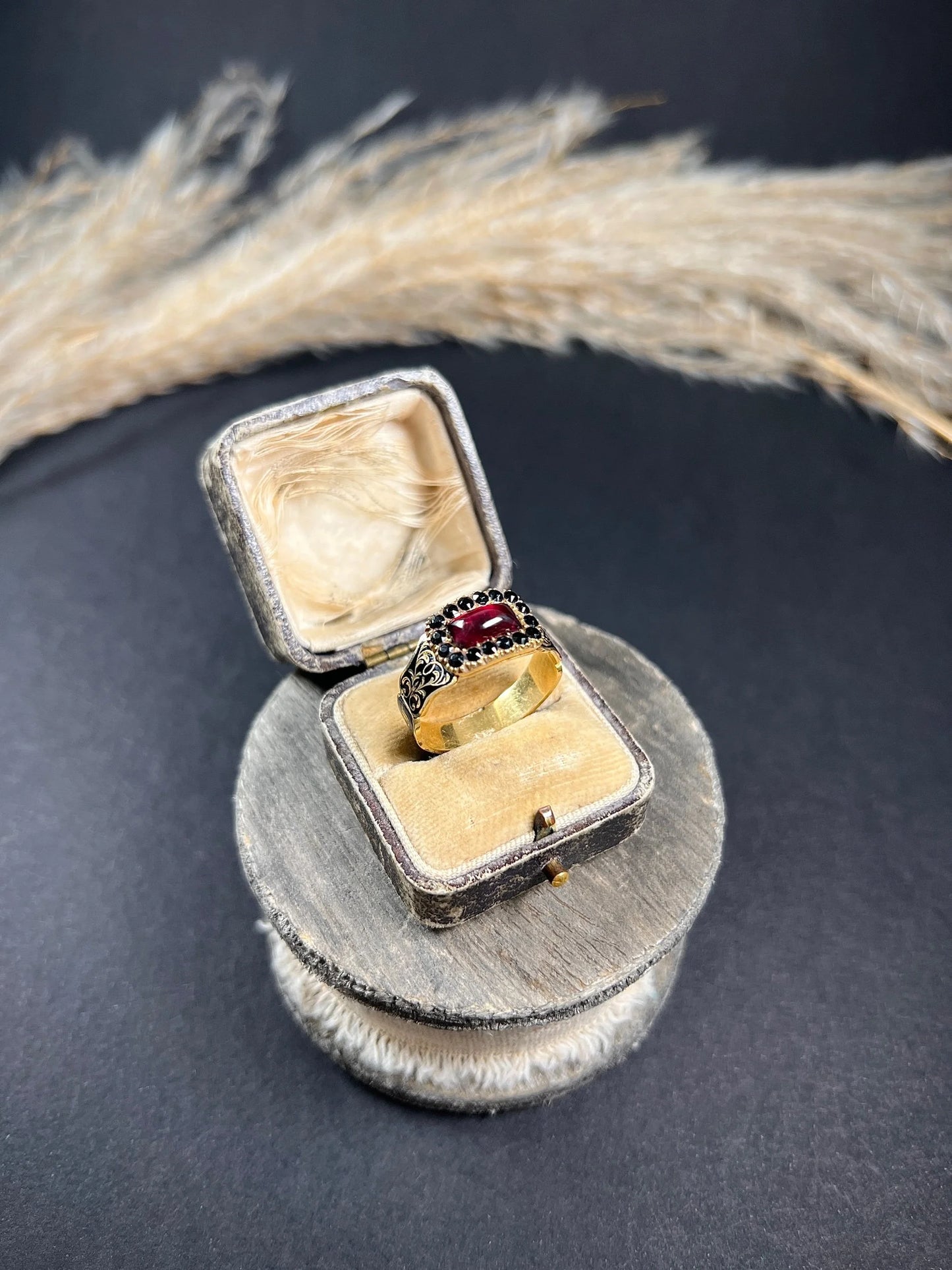 Antique 15 ct Gold, Georgian Onyx, Garnet And Enamel Mourning Ring