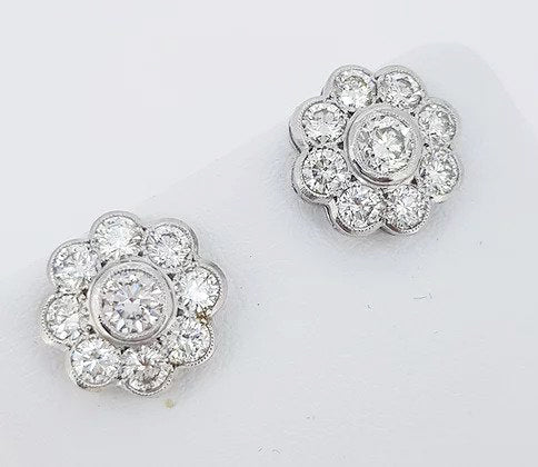 2.60ct Diamond Daisy Flower Cluster Stud Earrings, set with brilliant-cut diamonds, in 18ct white gold. Total diamond weight: 2.60 carats.