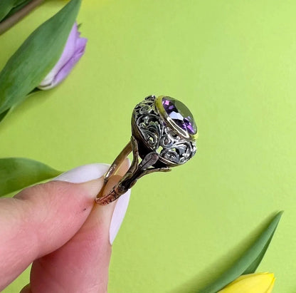 Antique 18 Carat Yellow and White Gold Oval Amethyst and Diamond Ring