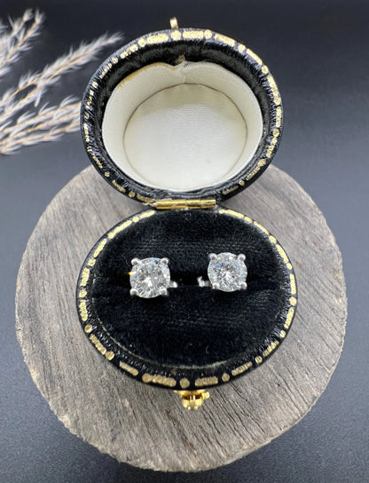 Vintage 18 Carat White Gold 0.80 Carats Diamond Stud Earrings, Circa 1930